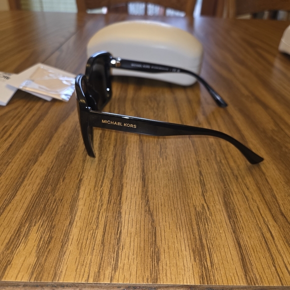 New Michael Kors Black Sunglasses - Picture 3 of 5